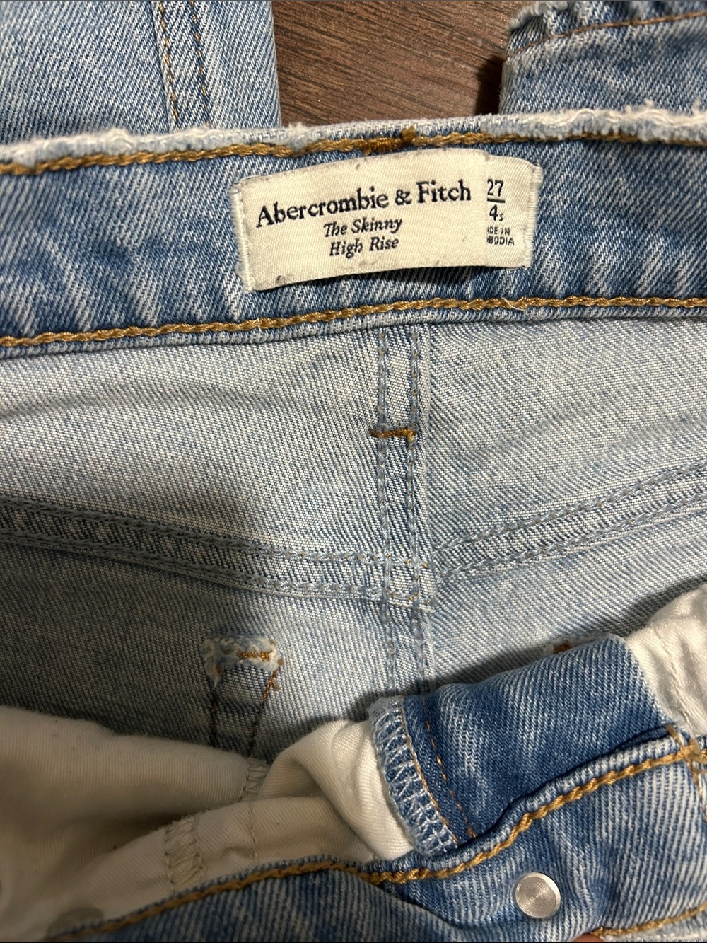 Abercrombie & Fitch the skinny high rise Light Blue Distressed Jeans, size 27/4s - Picture 7 of 7